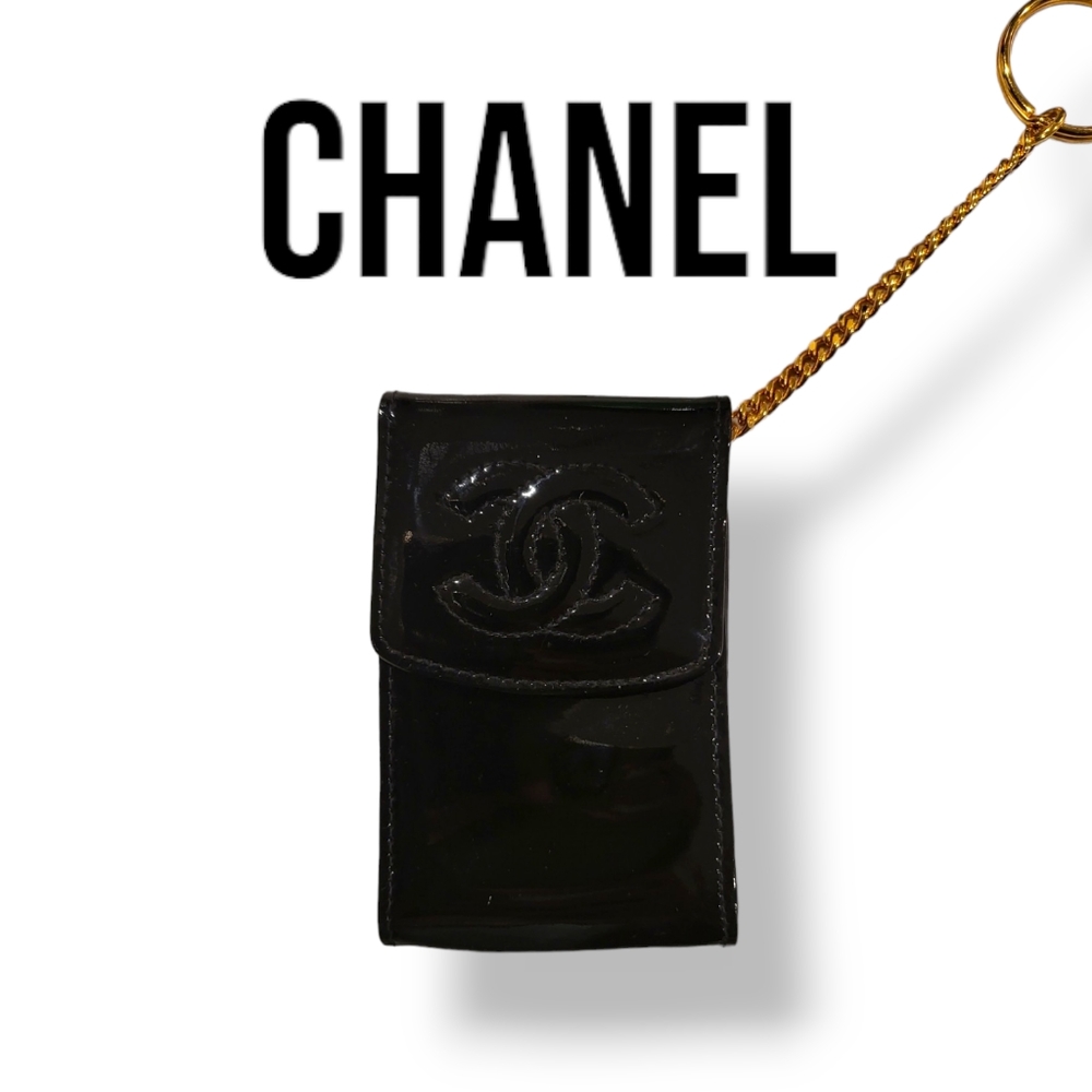 VINTAGE CHANEL PATENT CC KEY POUCH